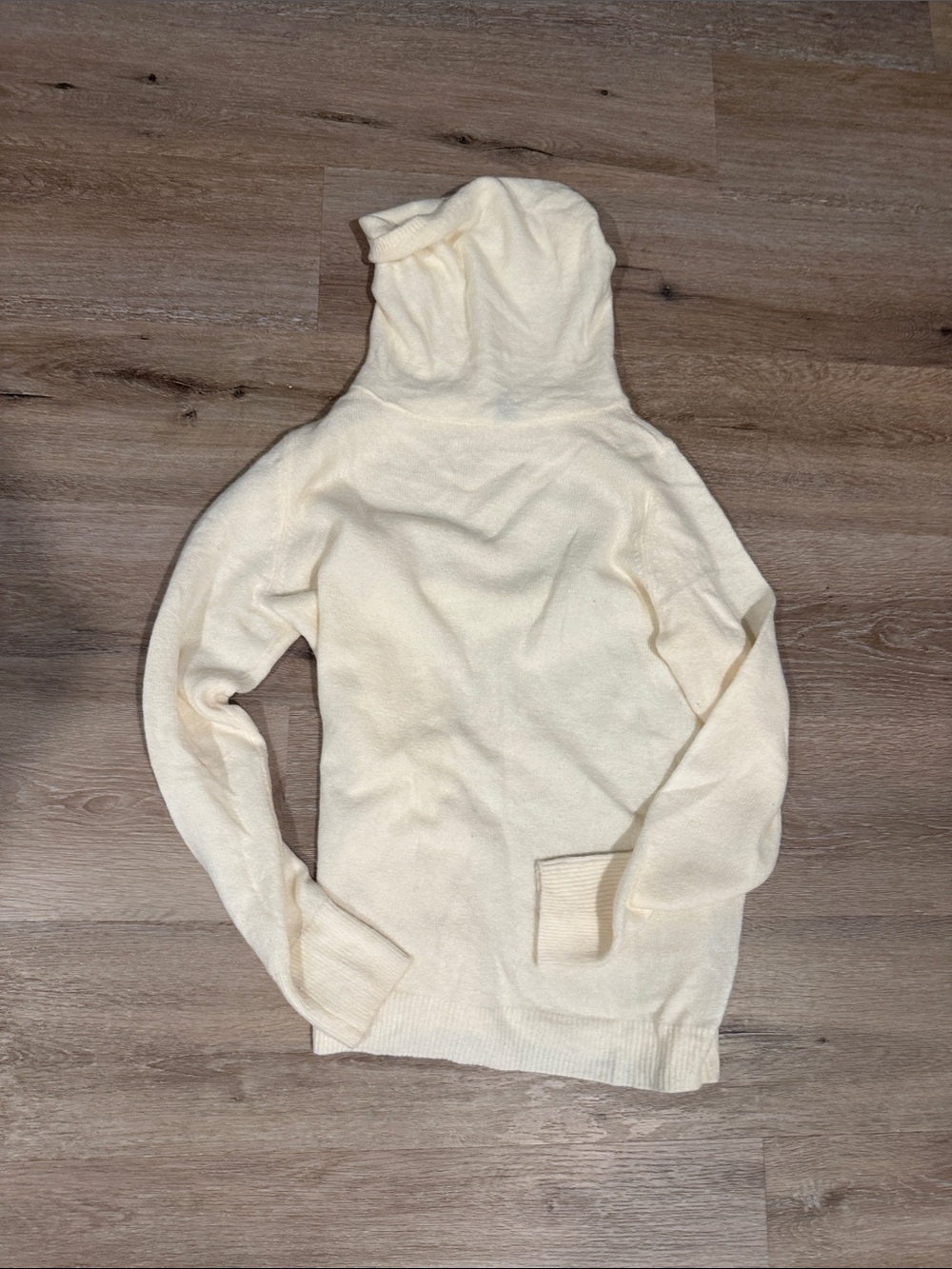 Women’s Cream turtleneck Sweater